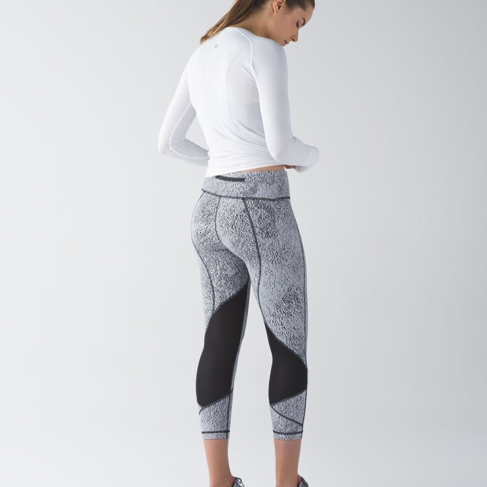 Lululemon Pace Rival Crop Power Luxtreme Spray Jacquard White Black / Black Sz 4